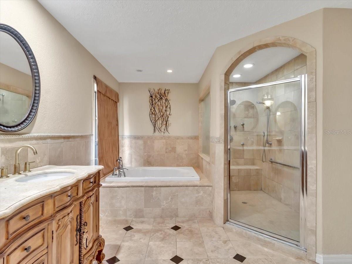 Listing photo id 21 for 25555 Oaks Boulevard