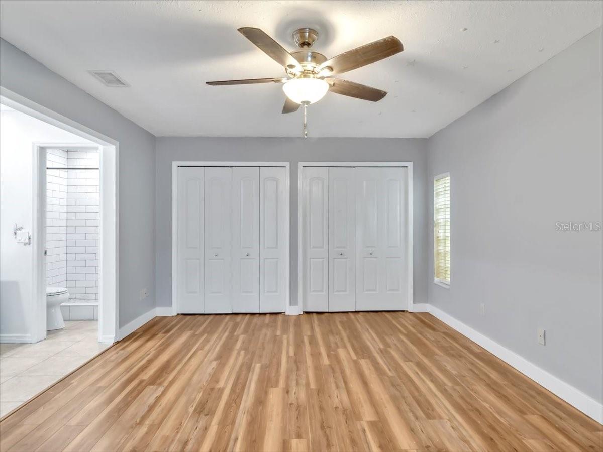 Listing photo id 25 for 25555 Oaks Boulevard