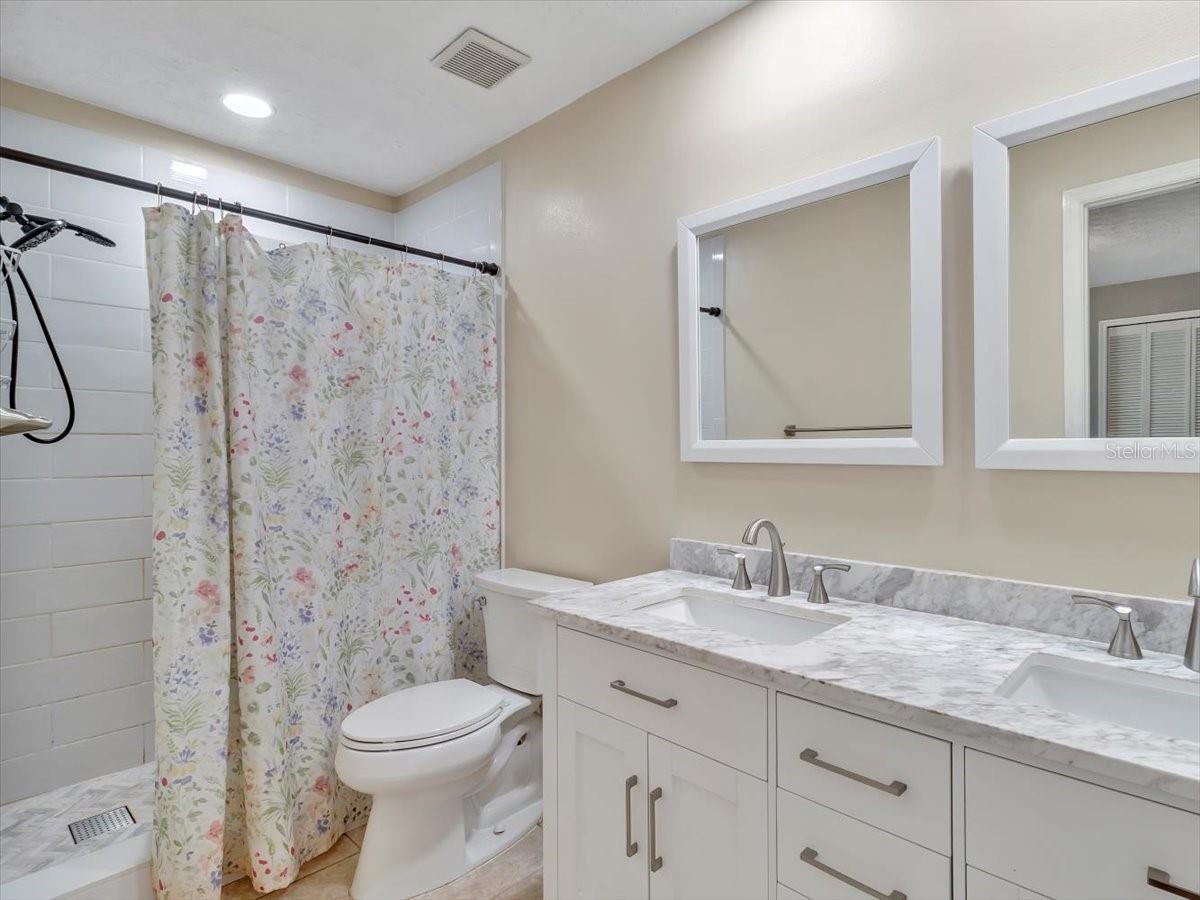 Listing photo id 30 for 25555 Oaks Boulevard