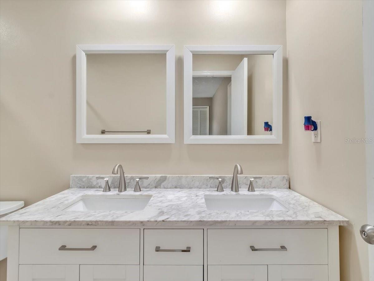 Listing photo id 31 for 25555 Oaks Boulevard