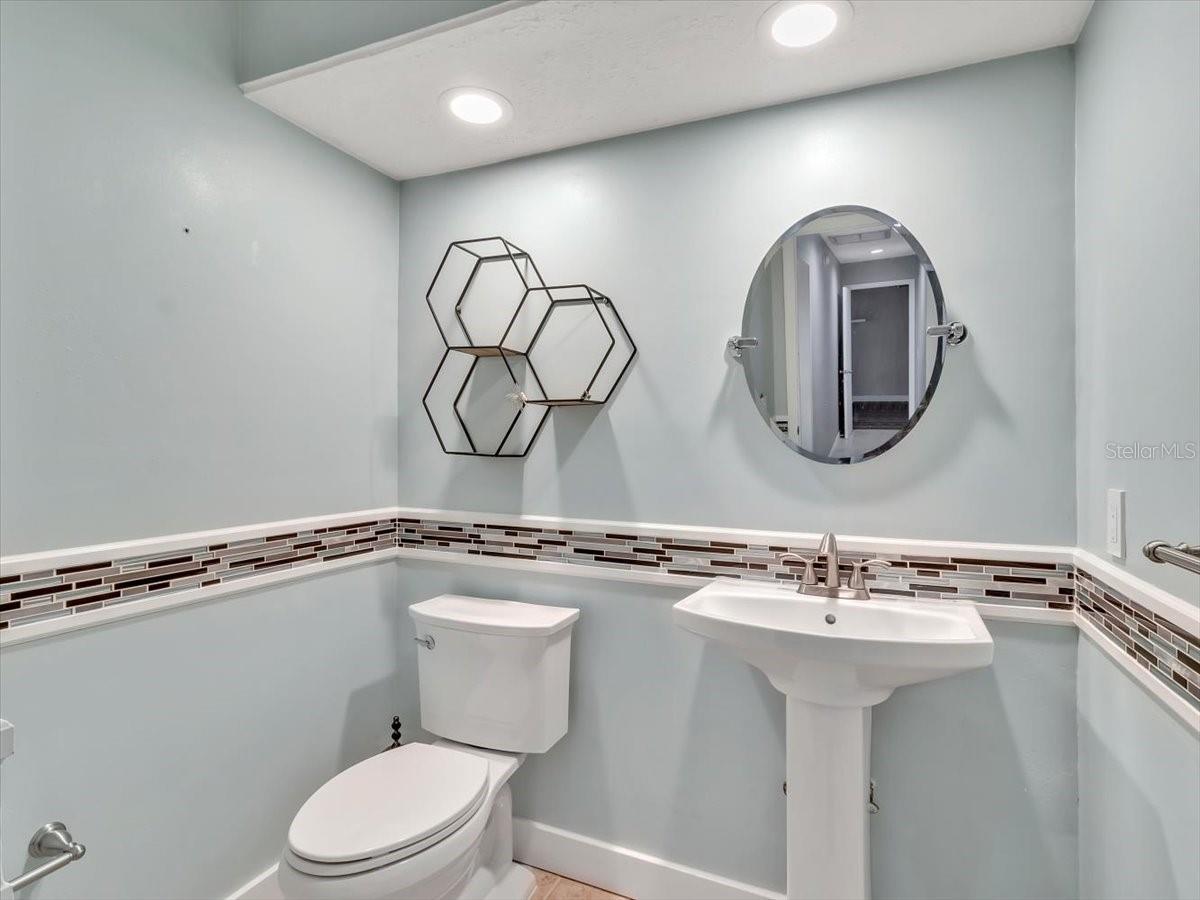 Listing photo id 32 for 25555 Oaks Boulevard
