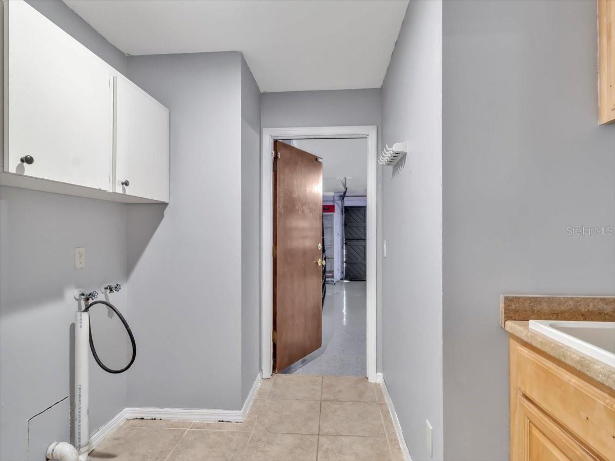 Listing photo id 37 for 25555 Oaks Boulevard