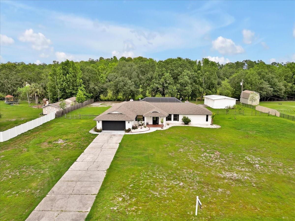 Listing photo id 2 for 25555 Oaks Boulevard