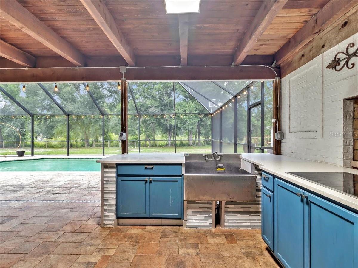 Listing photo id 42 for 25555 Oaks Boulevard