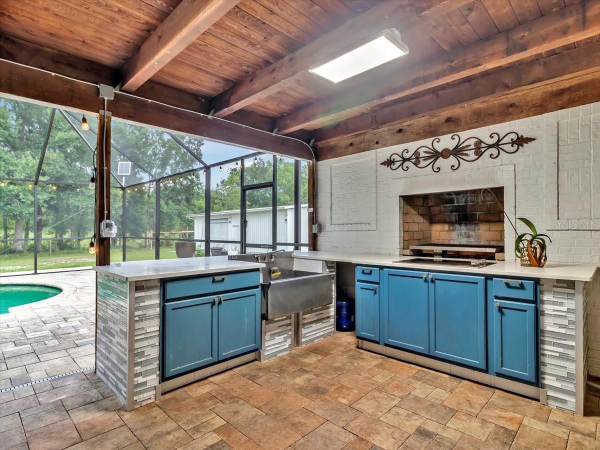 Listing photo id 43 for 25555 Oaks Boulevard