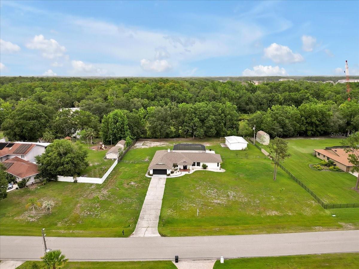 Listing photo id 3 for 25555 Oaks Boulevard