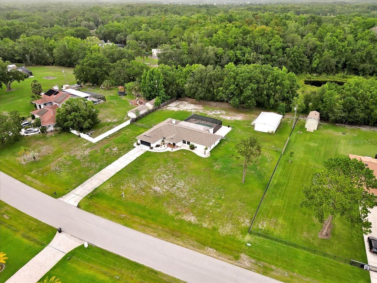 Listing photo id 50 for 25555 Oaks Boulevard