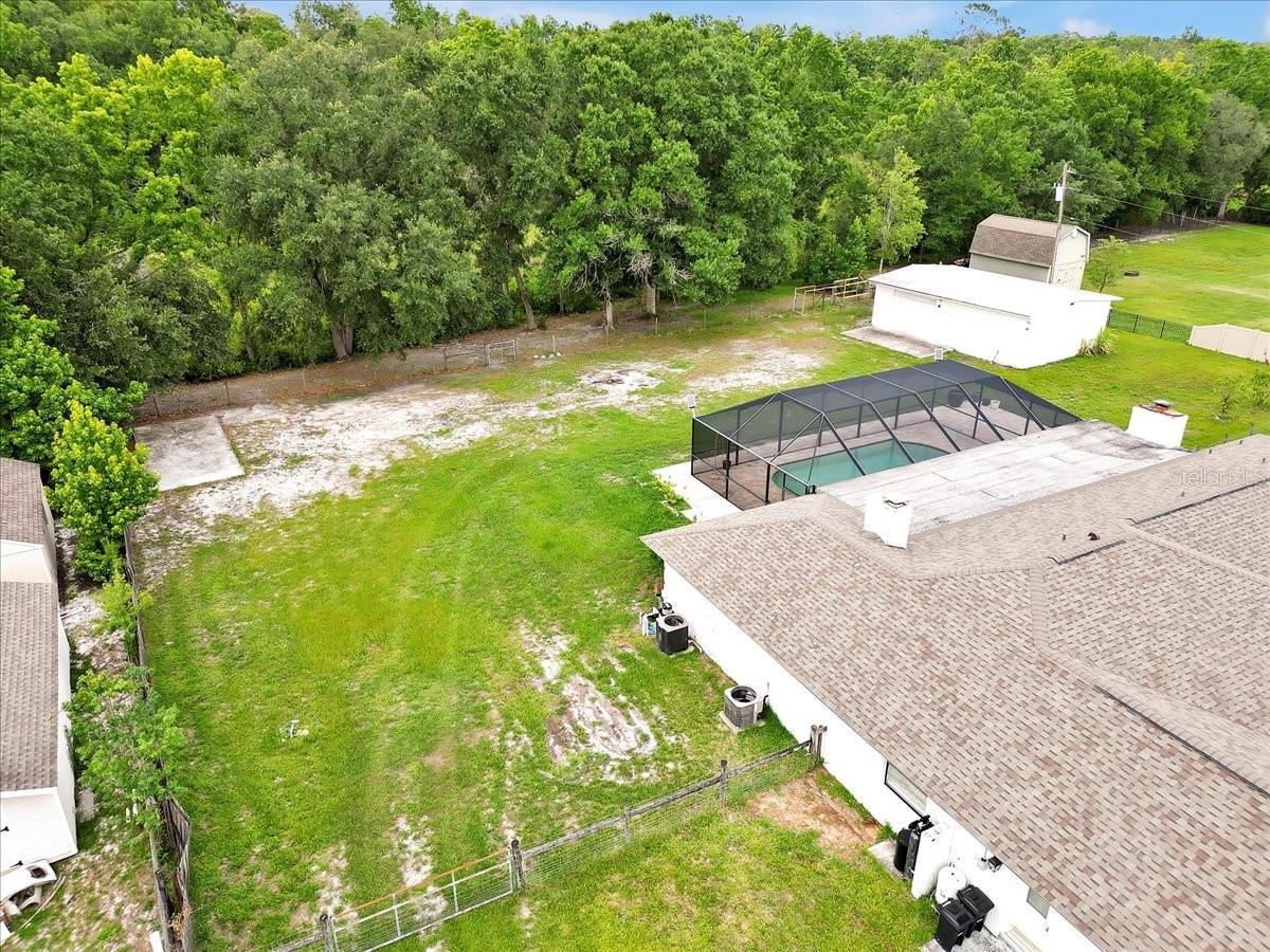 Listing photo id 53 for 25555 Oaks Boulevard
