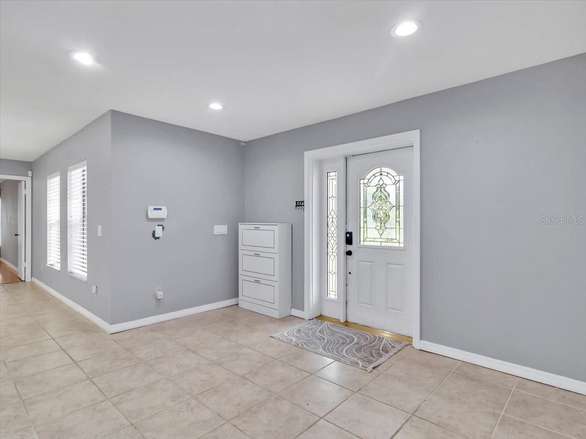 Listing photo id 5 for 25555 Oaks Boulevard