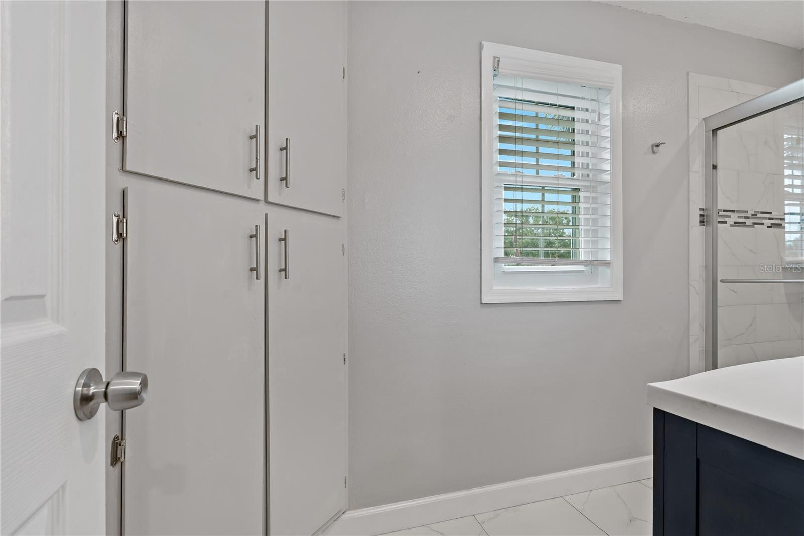 Image 18 of 45 For 101 Pompano Drive Se C
