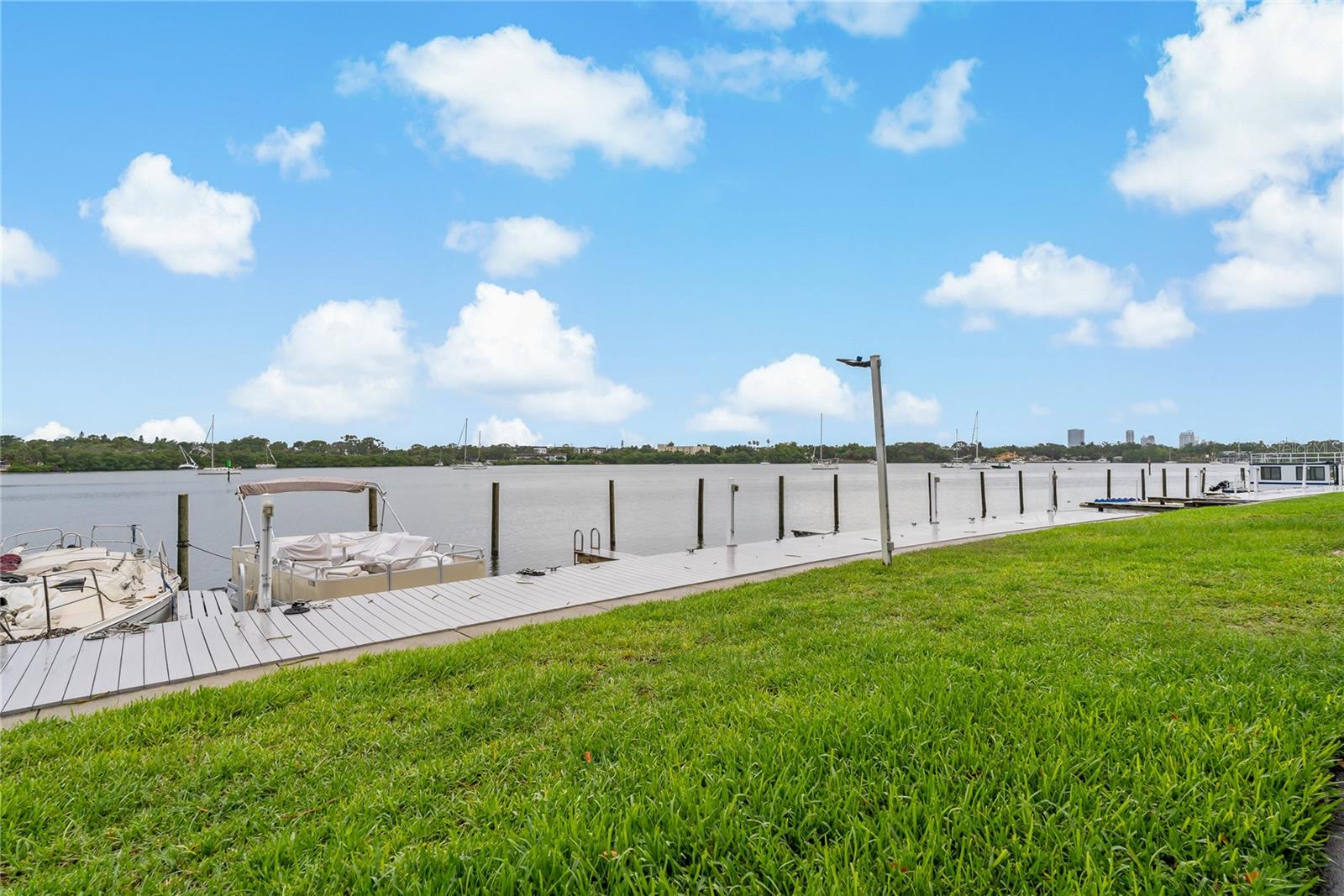 Image 26 of 45 For 101 Pompano Drive Se C