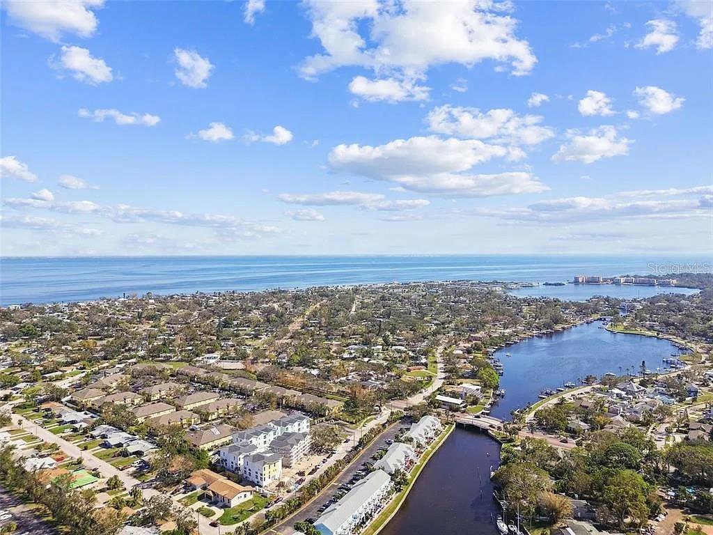 Image 31 of 45 For 101 Pompano Drive Se C