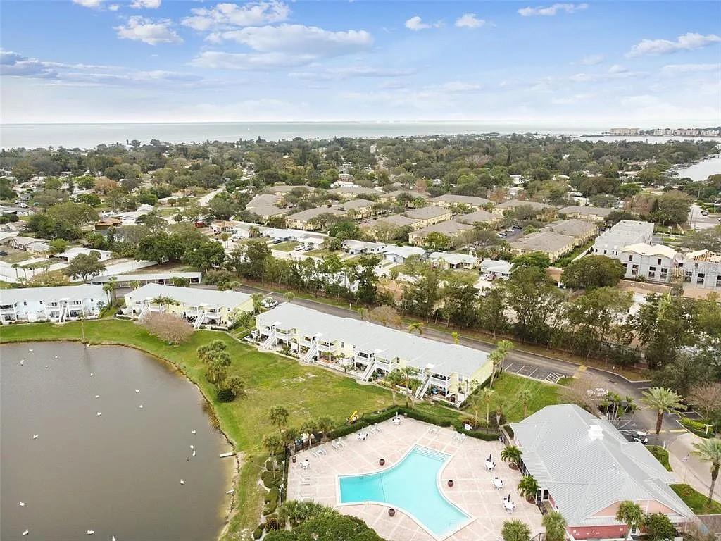 Image 34 of 45 For 101 Pompano Drive Se C