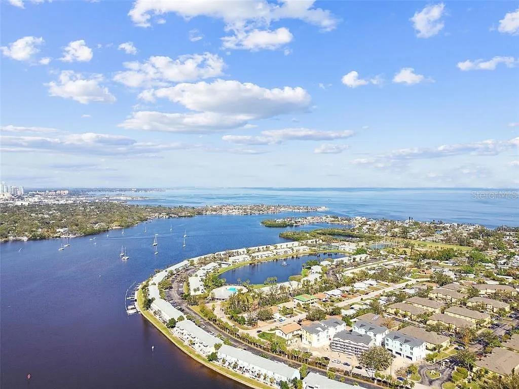 Image 35 of 45 For 101 Pompano Drive Se C