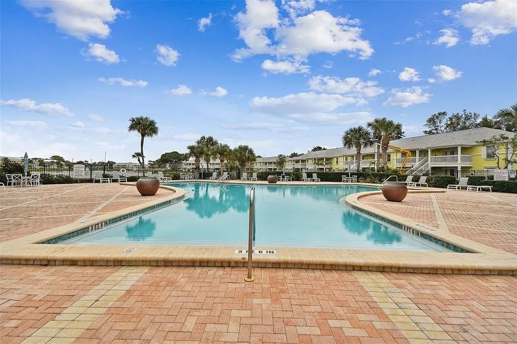 Image 36 of 45 For 101 Pompano Drive Se C