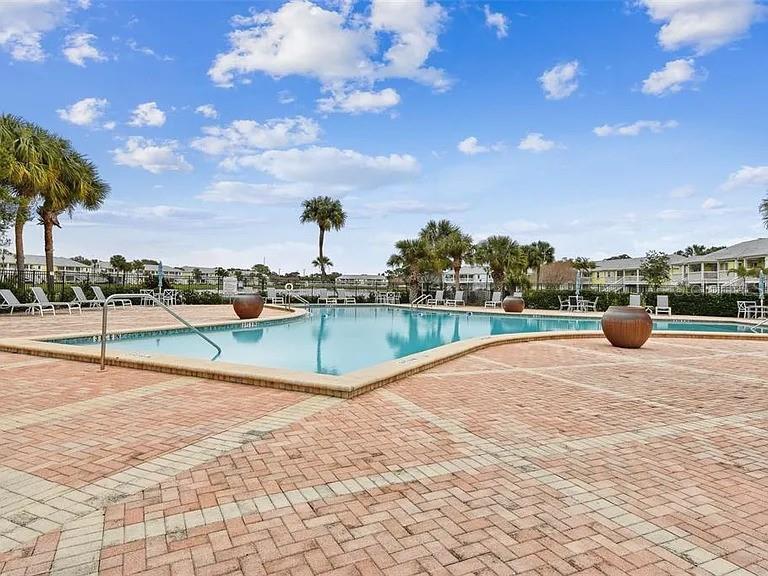 Image 37 of 45 For 101 Pompano Drive Se C