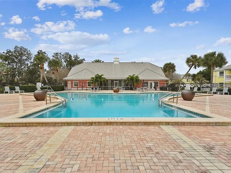 Image 38 of 45 For 101 Pompano Drive Se C