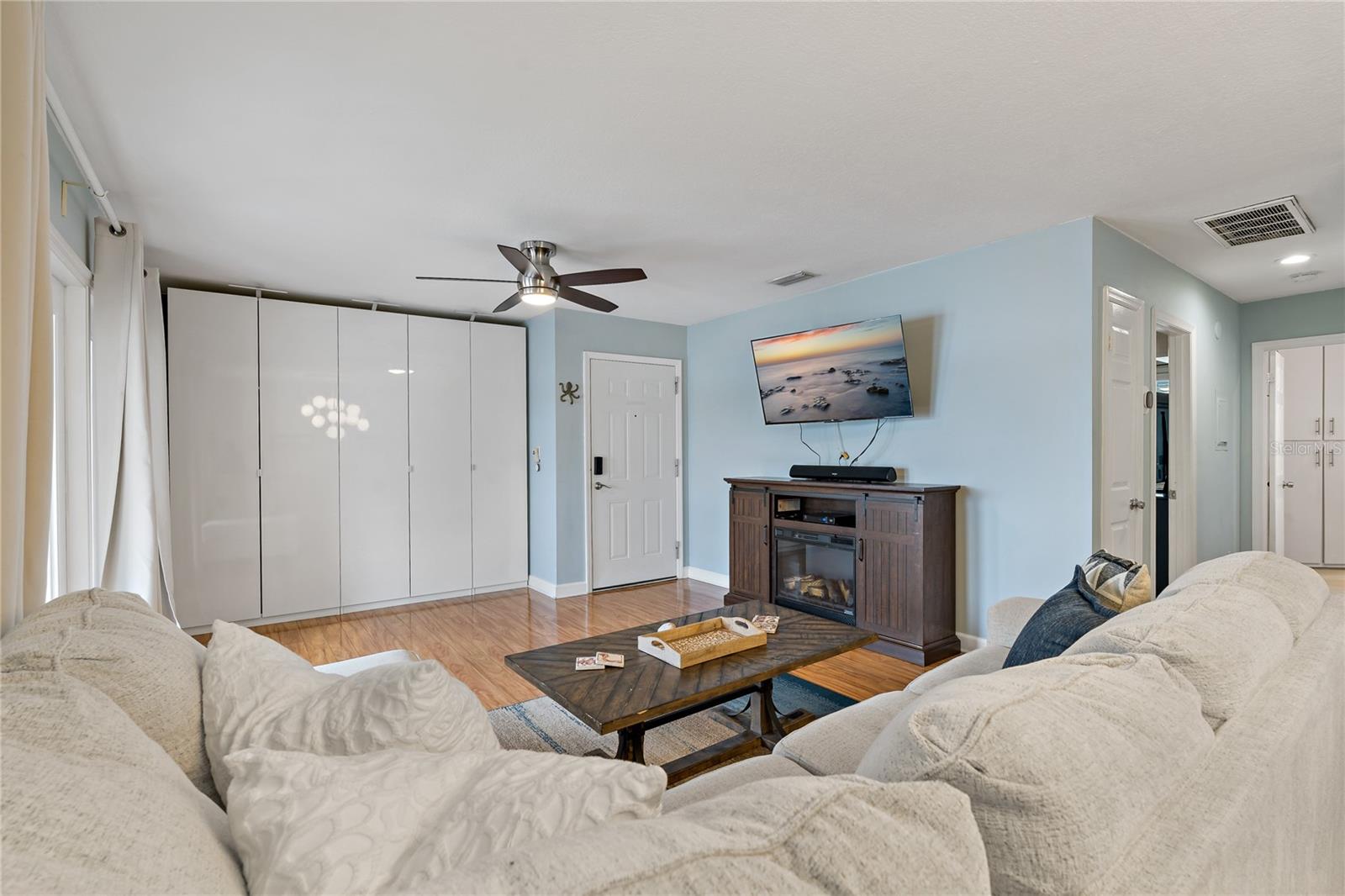 Image 6 of 45 For 101 Pompano Drive Se C