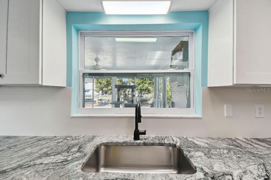 Image 13 of 39 For 13323 Susan Drive