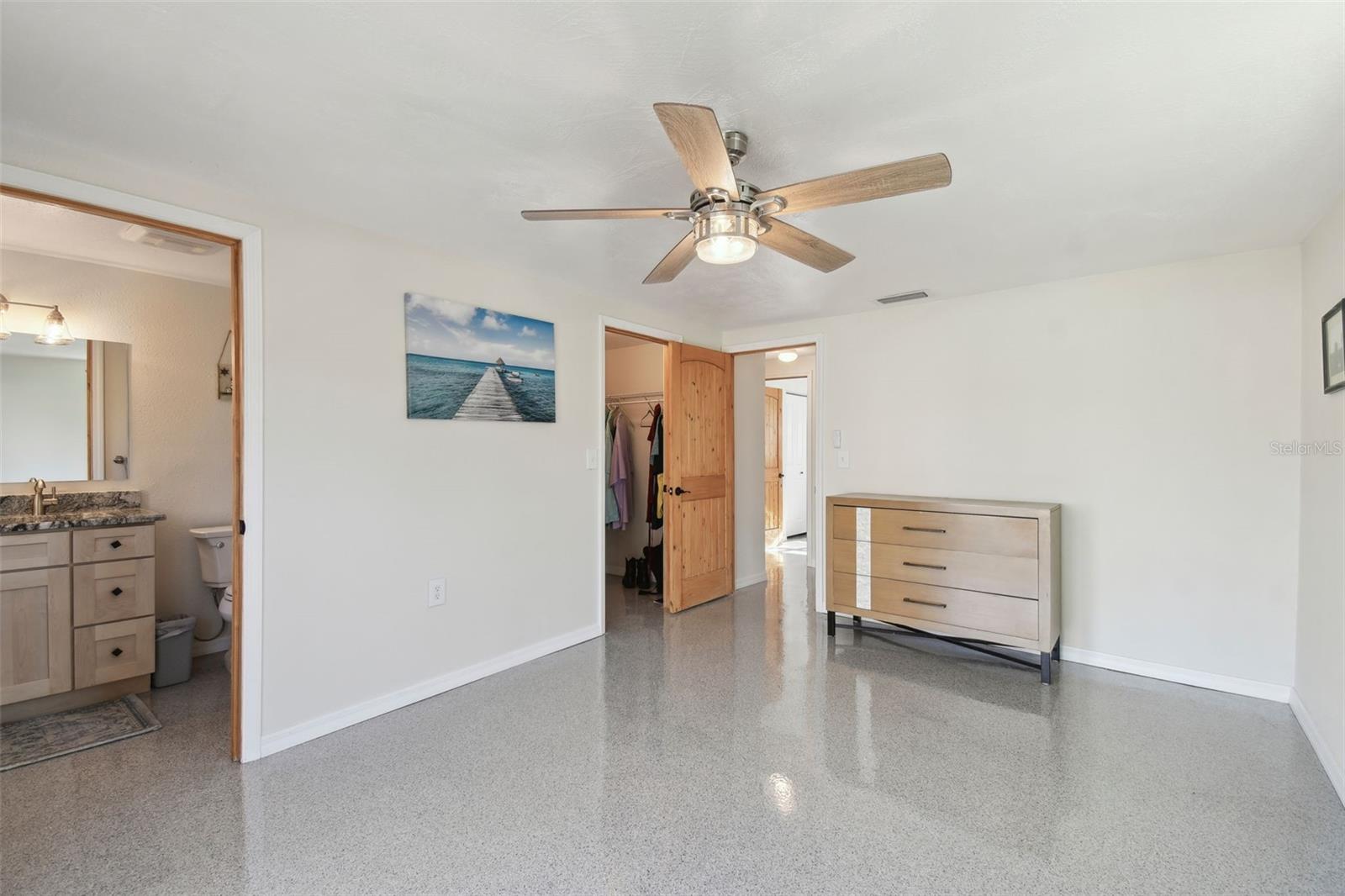 Image 17 of 39 For 13323 Susan Drive