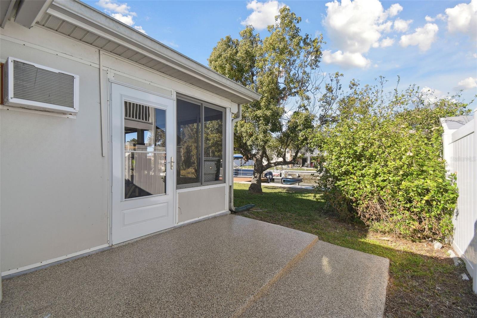 Image 26 of 39 For 13323 Susan Drive