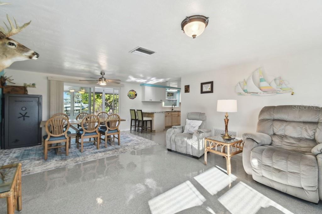 Image 5 of 39 For 13323 Susan Drive