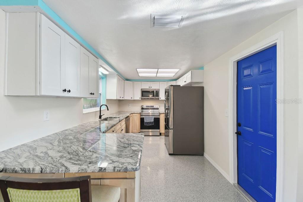 Image 6 of 39 For 13323 Susan Drive