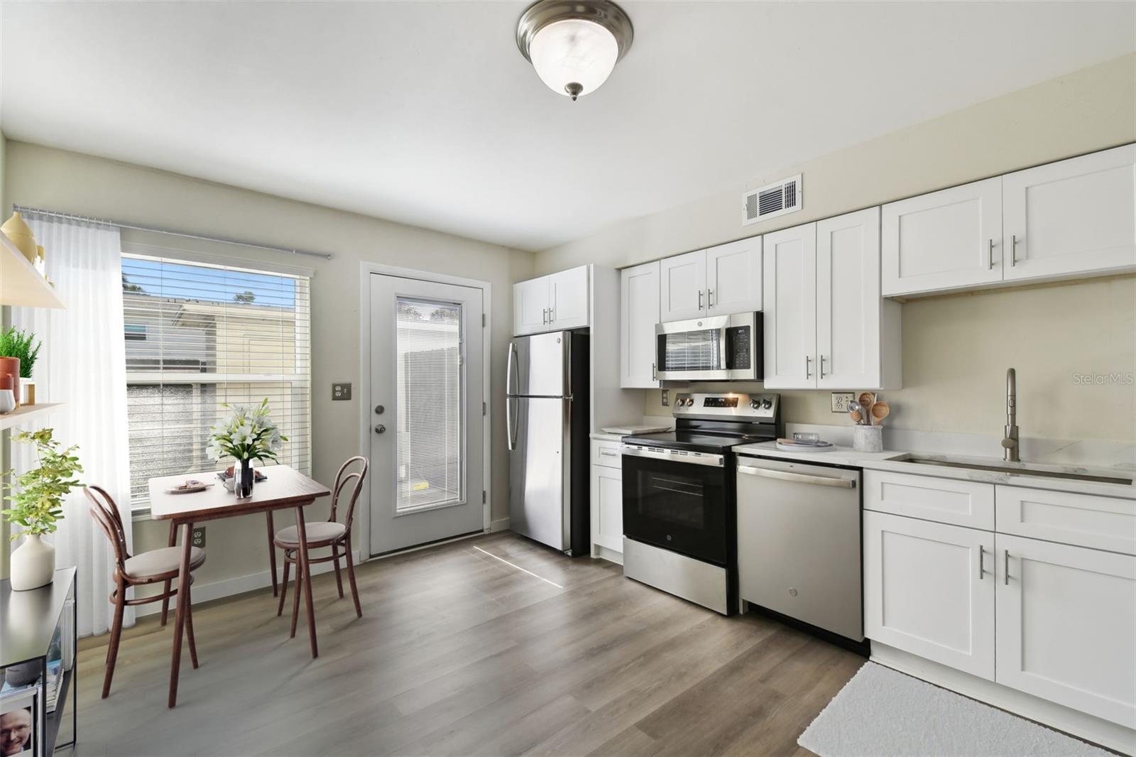 Image 3 of 36 For 4506 La Capri Court