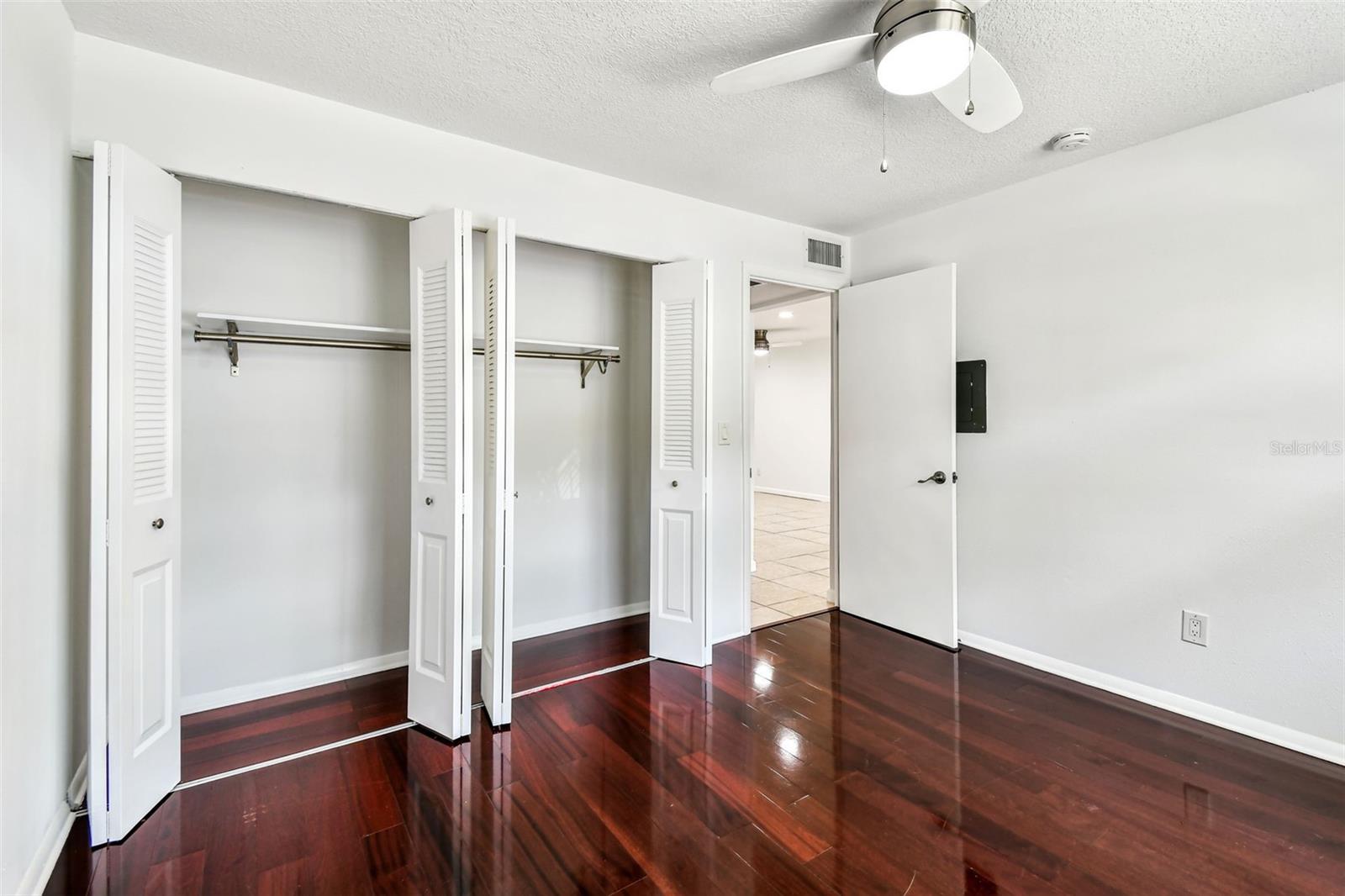 Image 15 of 28 For 9142 Oakwood Lane