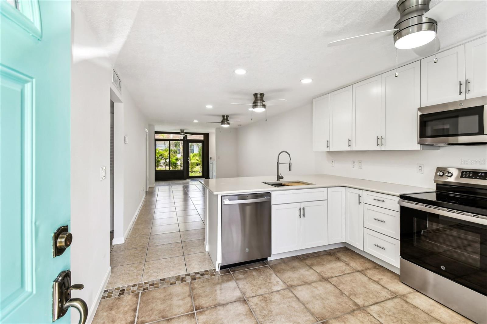 Image 4 of 28 For 9142 Oakwood Lane