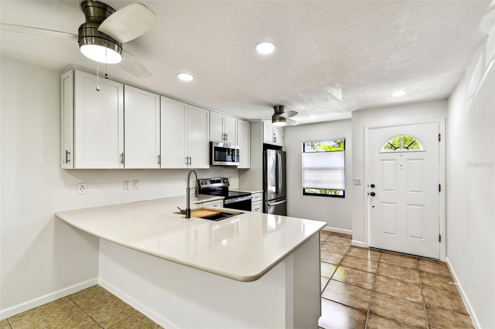 Image 5 of 28 For 9142 Oakwood Lane