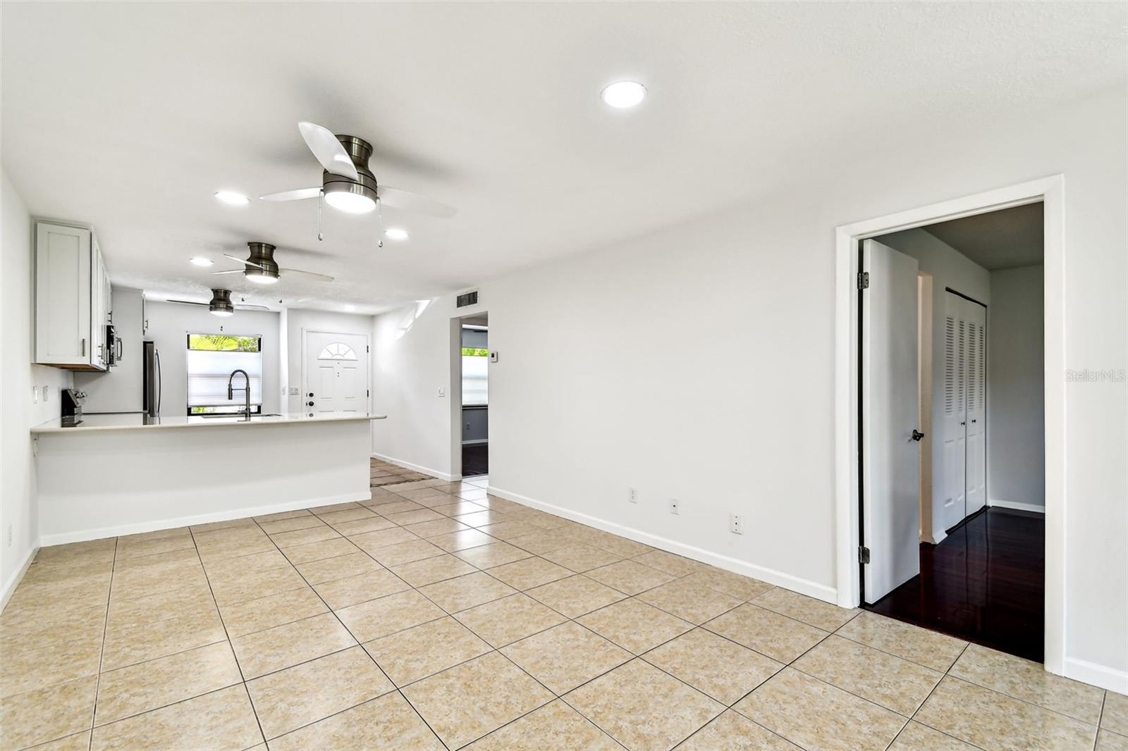 Image 9 of 28 For 9142 Oakwood Lane