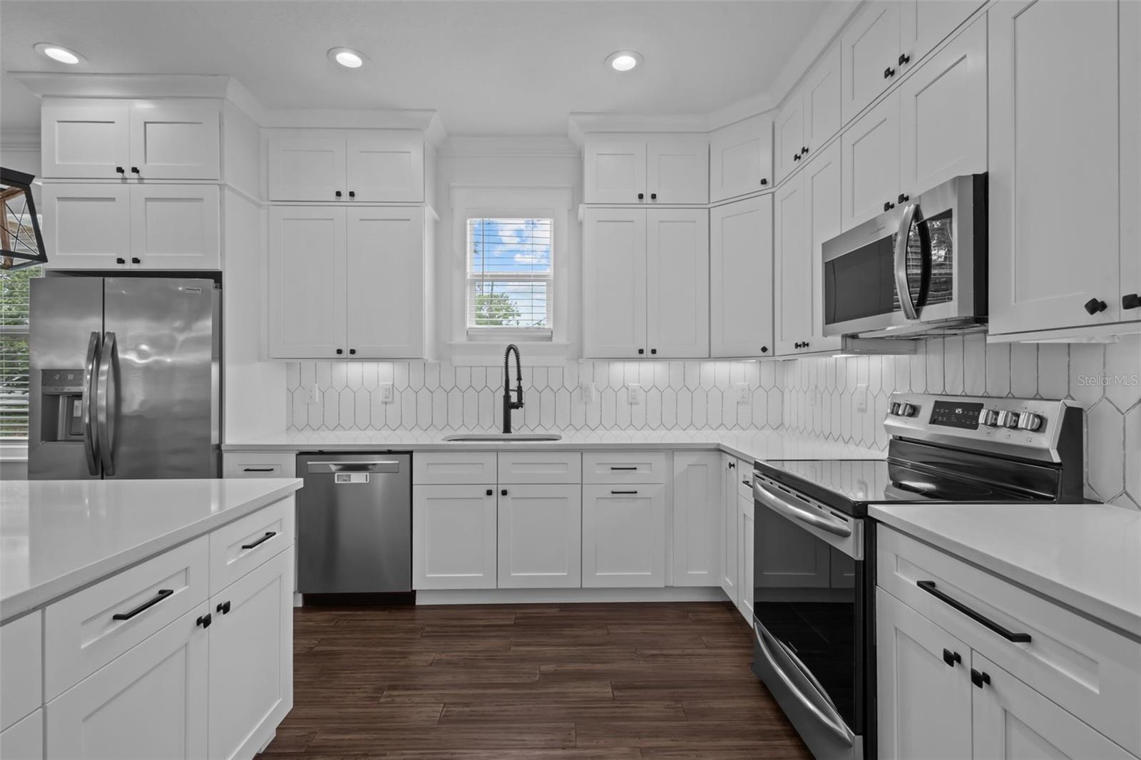 Image 10 of 58 For 502 Robles Street