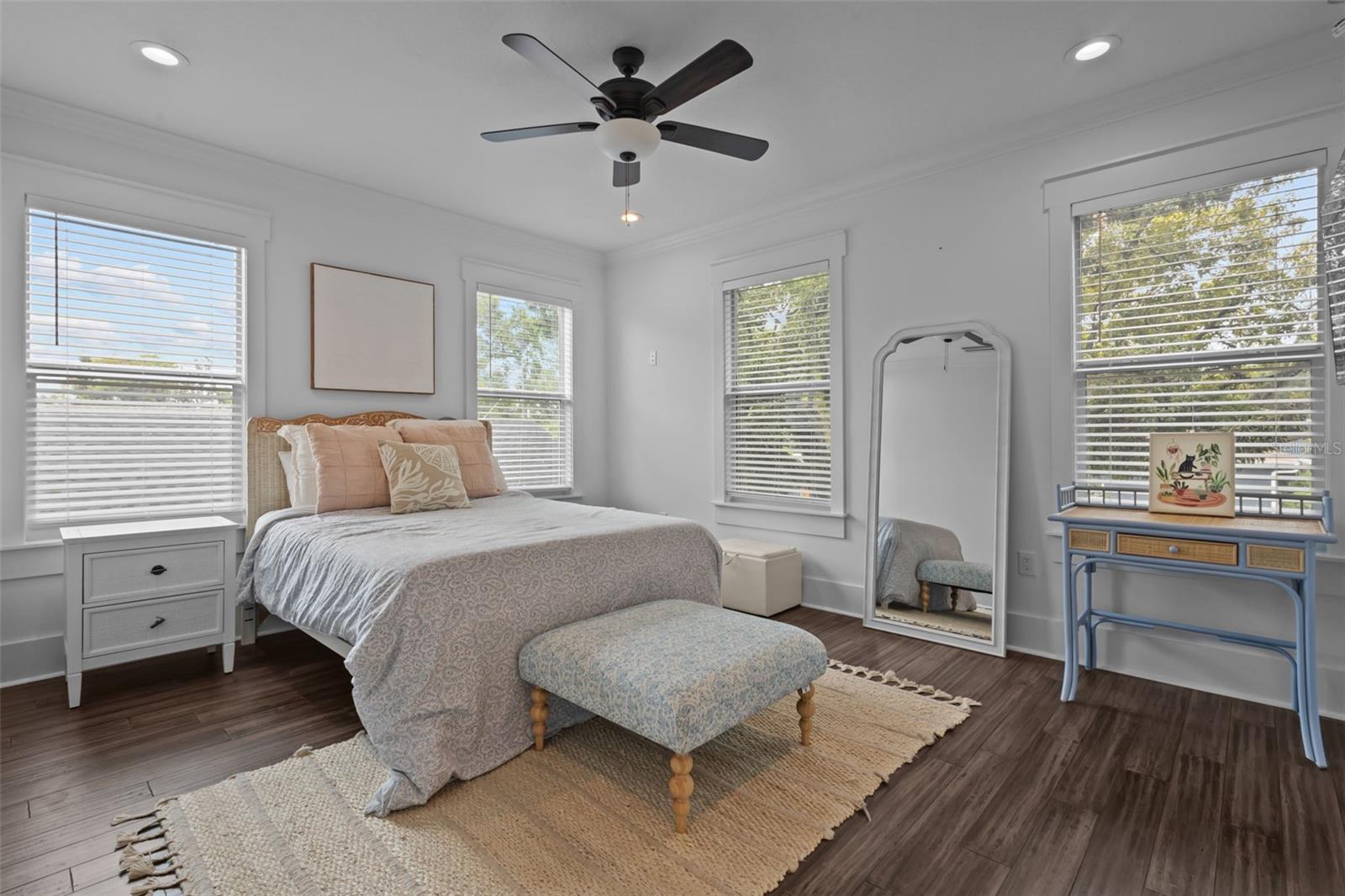 Image 18 of 58 For 502 Robles Street