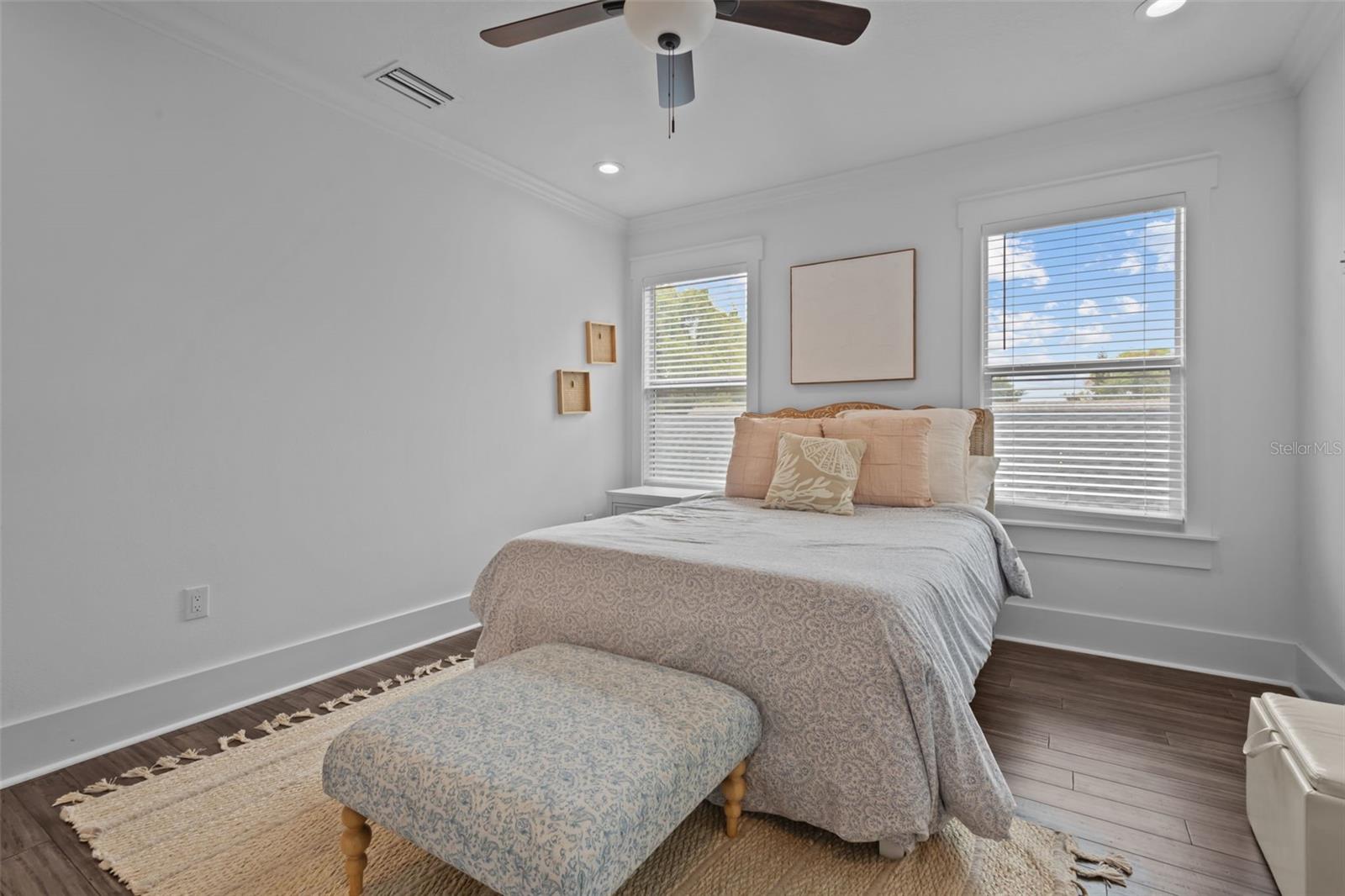 Image 19 of 58 For 502 Robles Street