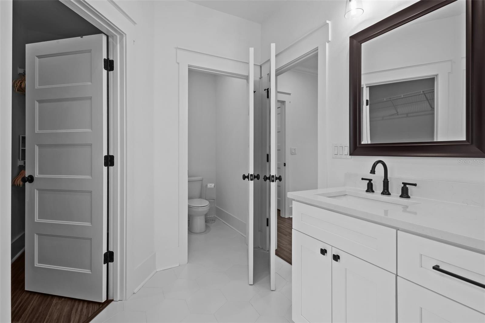 Image 20 of 58 For 502 Robles Street