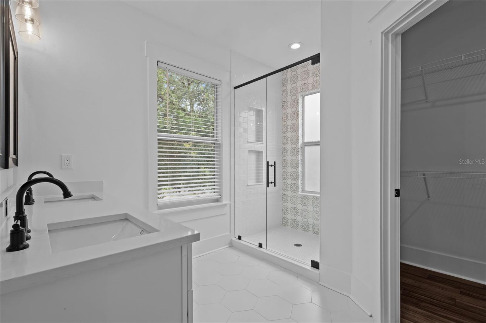 Image 22 of 58 For 502 Robles Street