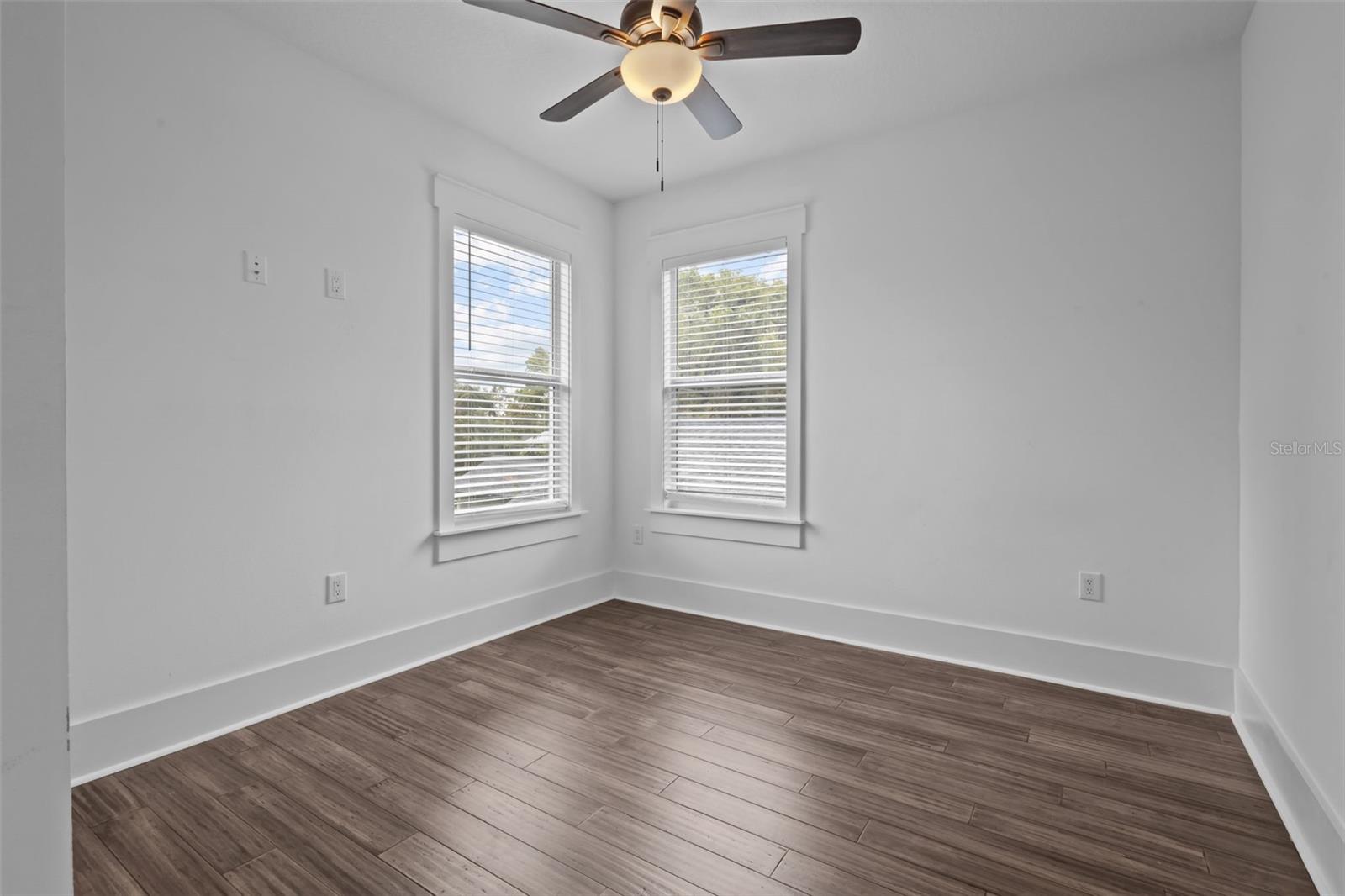Image 31 of 58 For 502 Robles Street