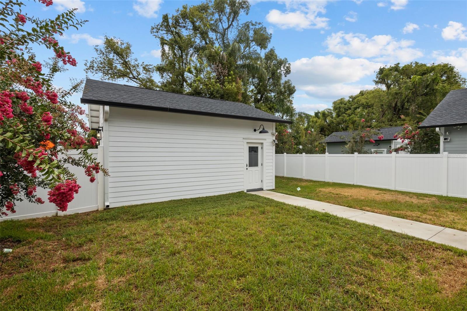 Image 39 of 58 For 502 Robles Street