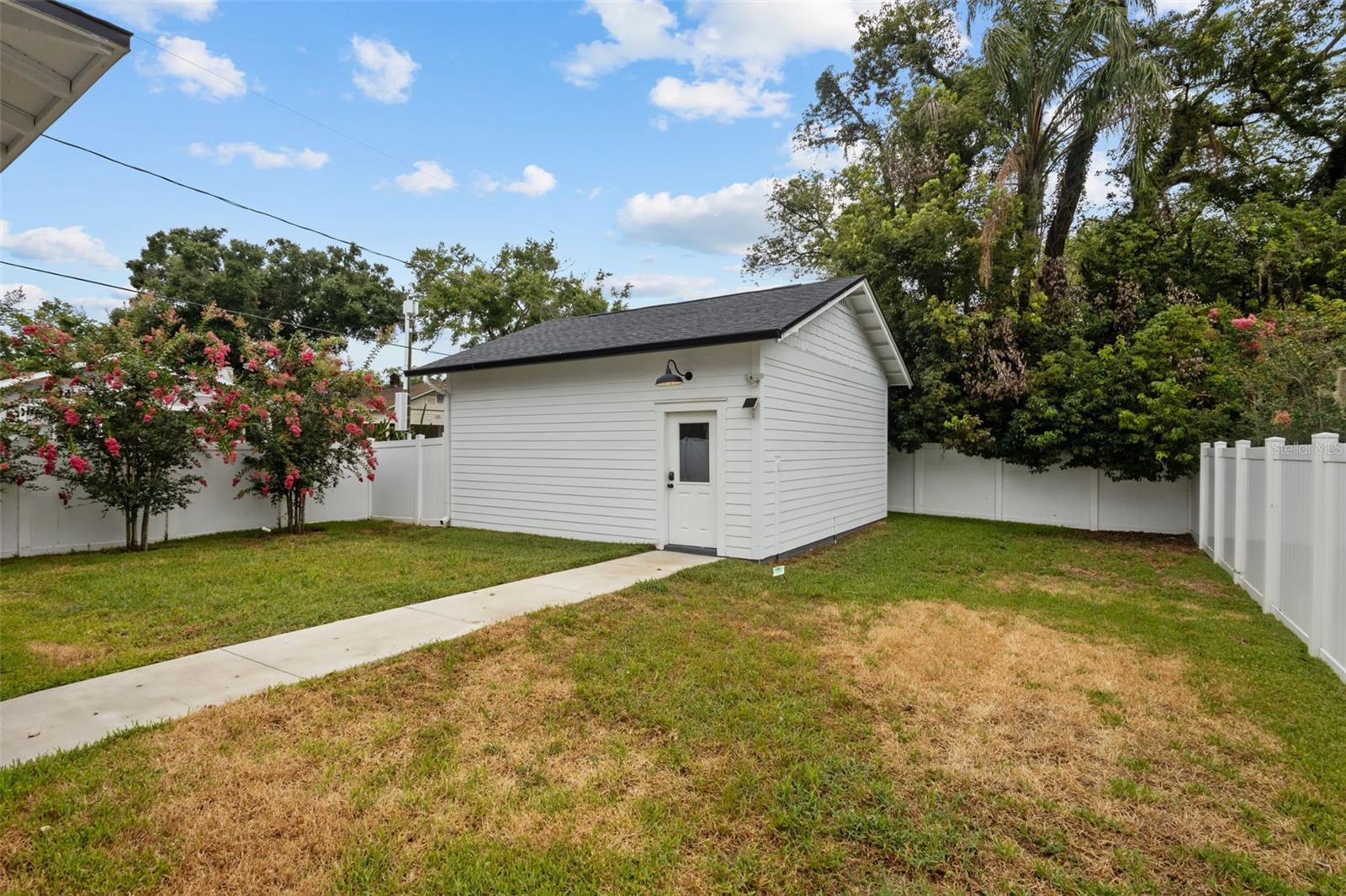 Image 43 of 58 For 502 Robles Street
