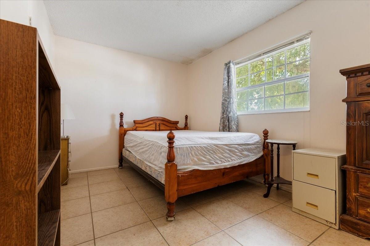 Image 11 of 24 For 9927 Woodridge Court