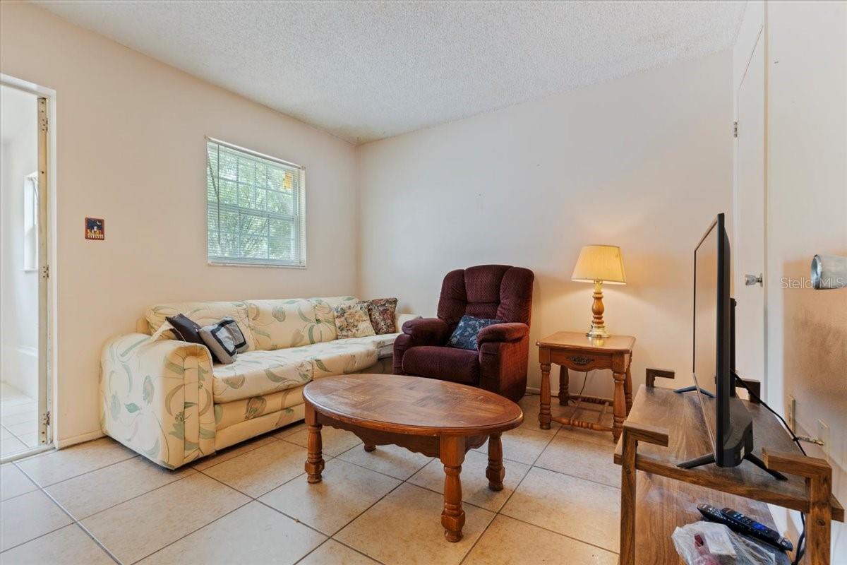 Image 13 of 24 For 9927 Woodridge Court