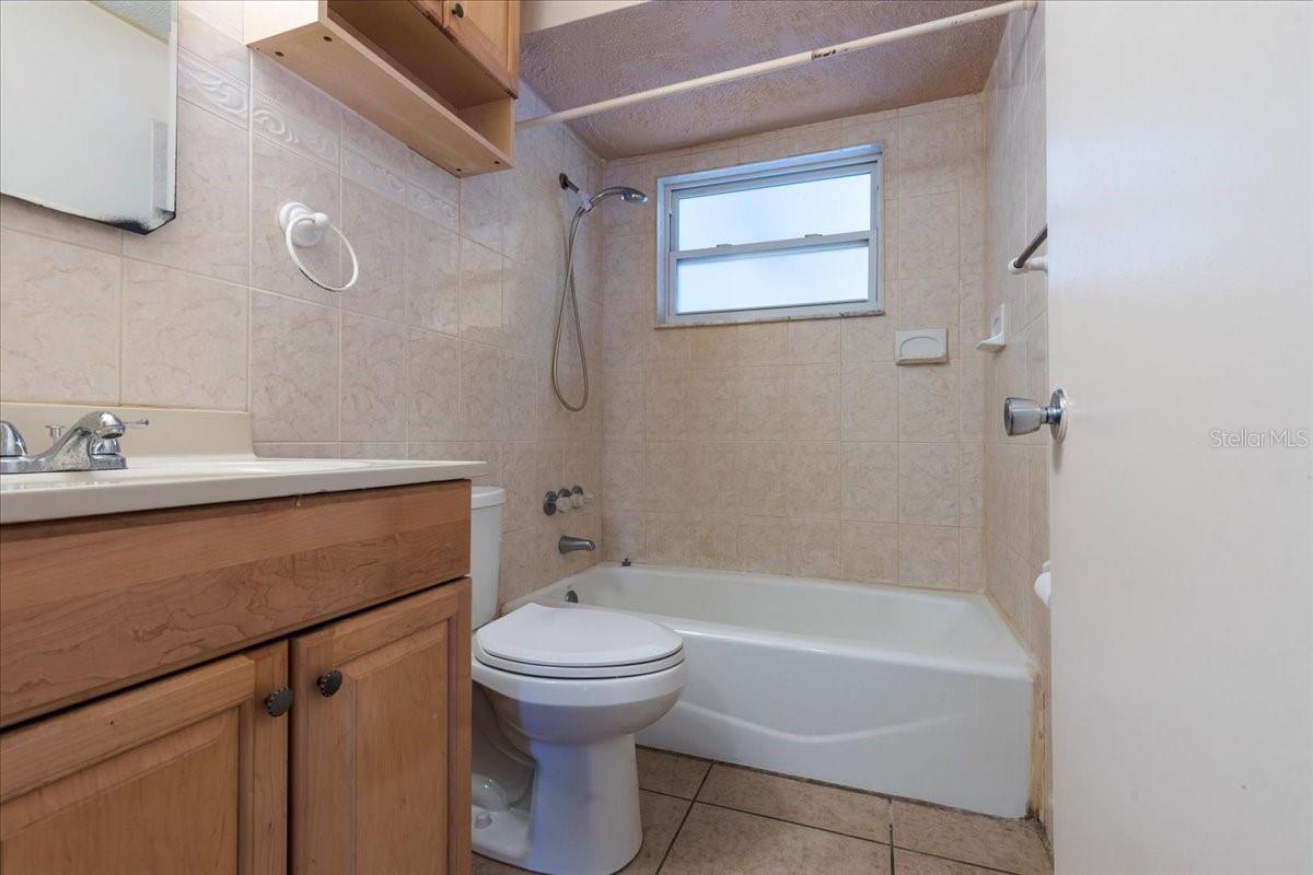 Image 14 of 24 For 9927 Woodridge Court