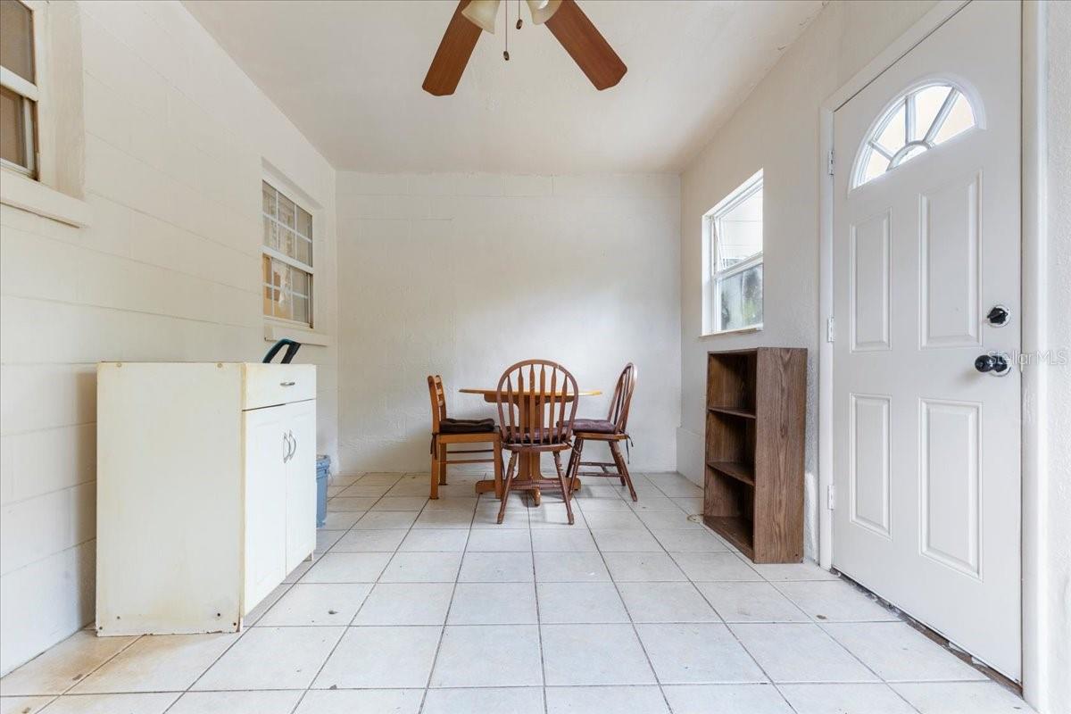 Image 15 of 24 For 9927 Woodridge Court