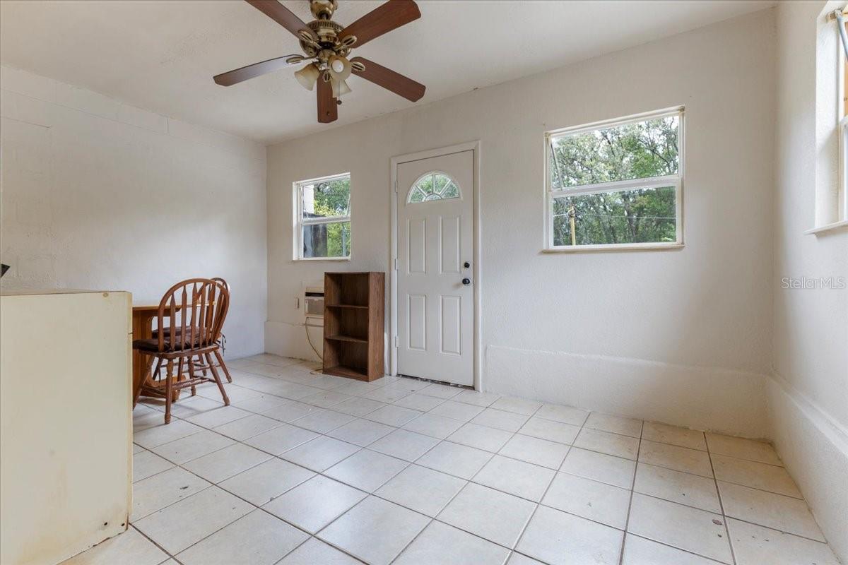 Image 16 of 24 For 9927 Woodridge Court
