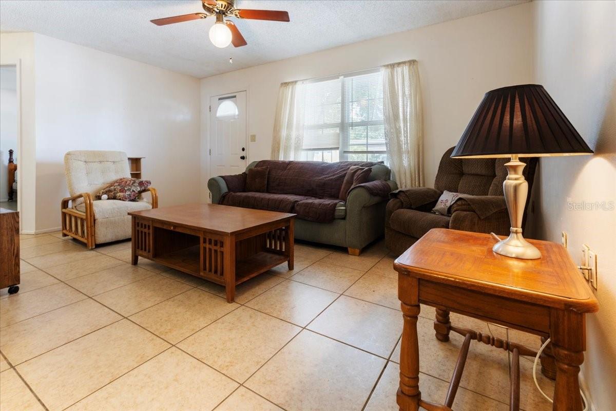 Image 4 of 24 For 9927 Woodridge Court