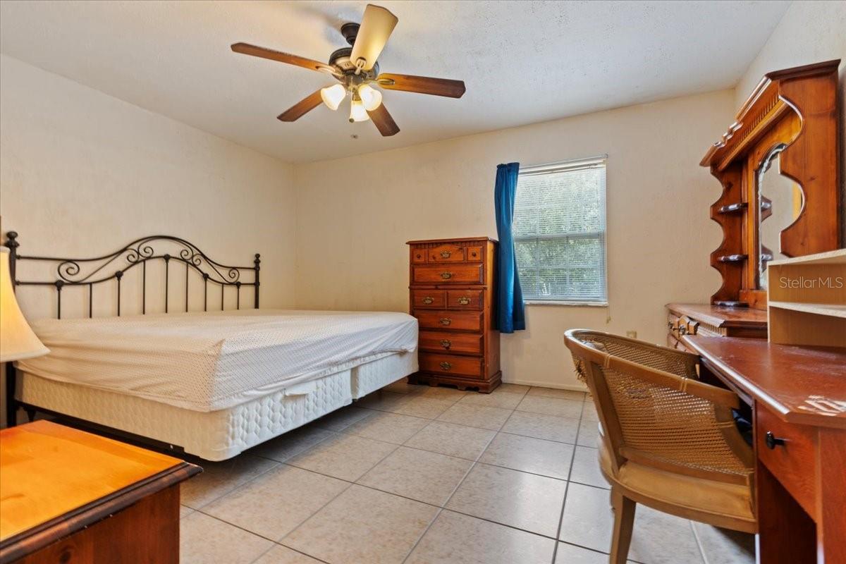 Image 8 of 24 For 9927 Woodridge Court