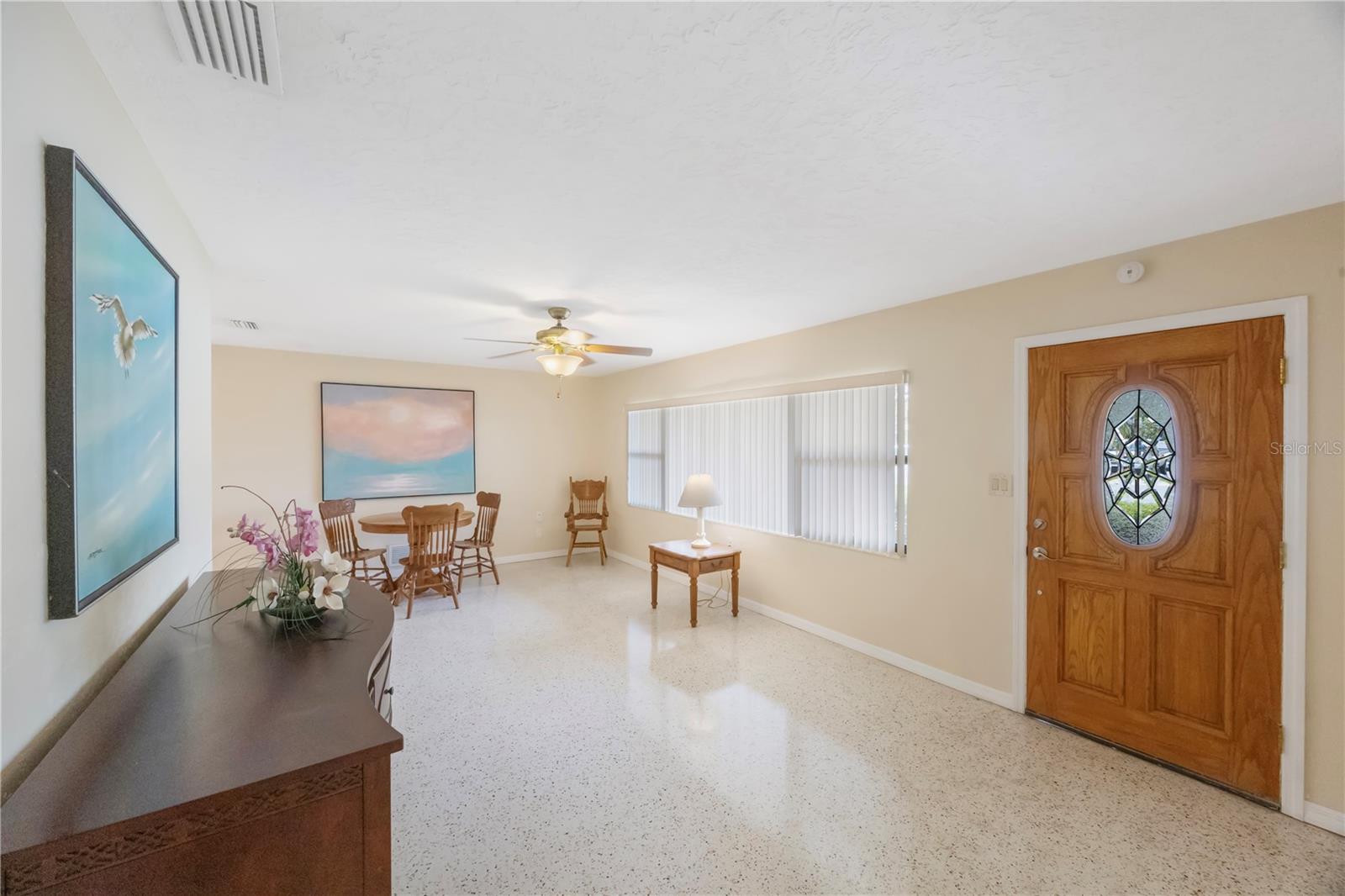 Image 4 of 38 For 1305 Marion Drive S