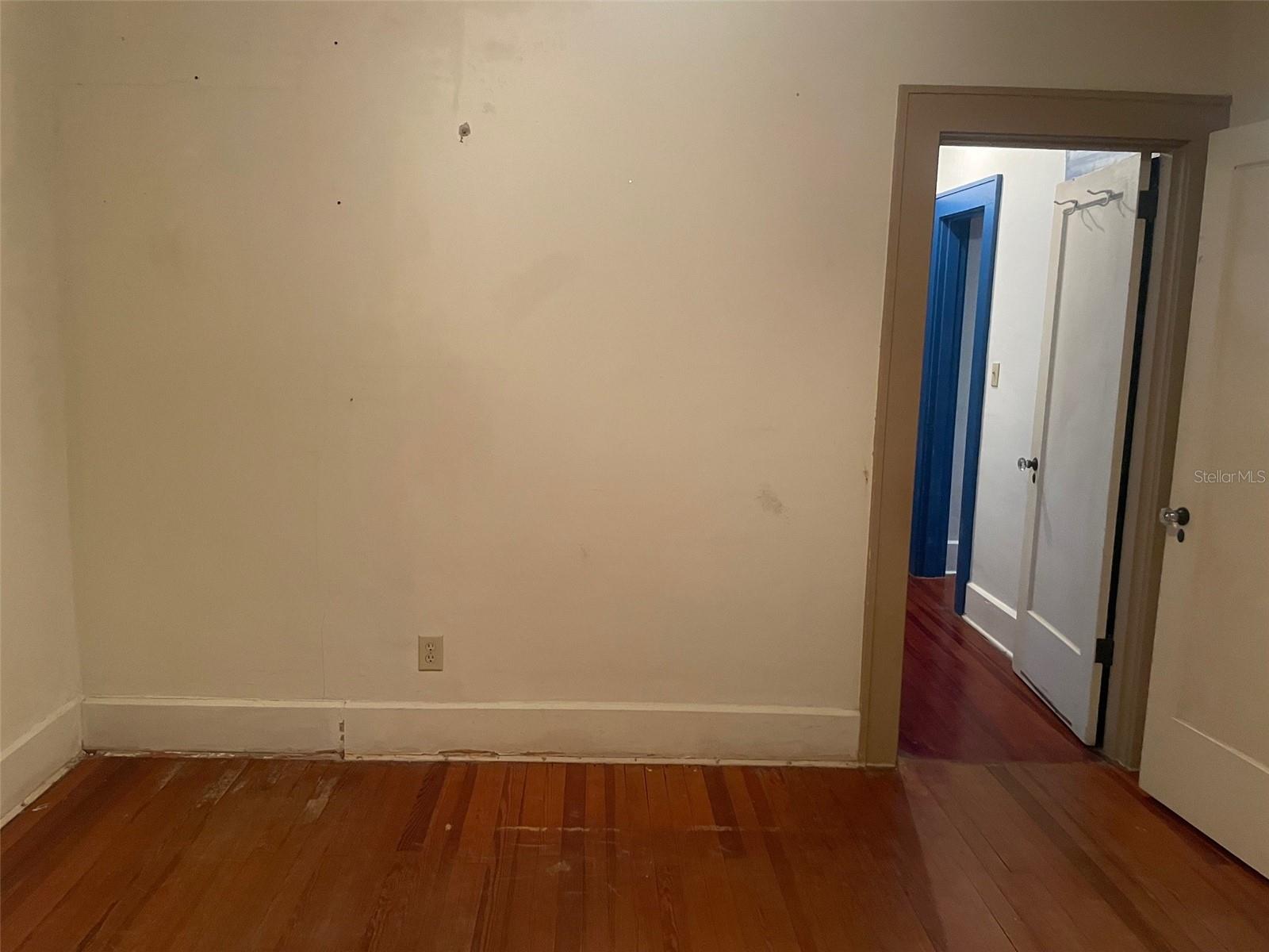 Image 10 of 20 For 4526 Burlington Avenue N