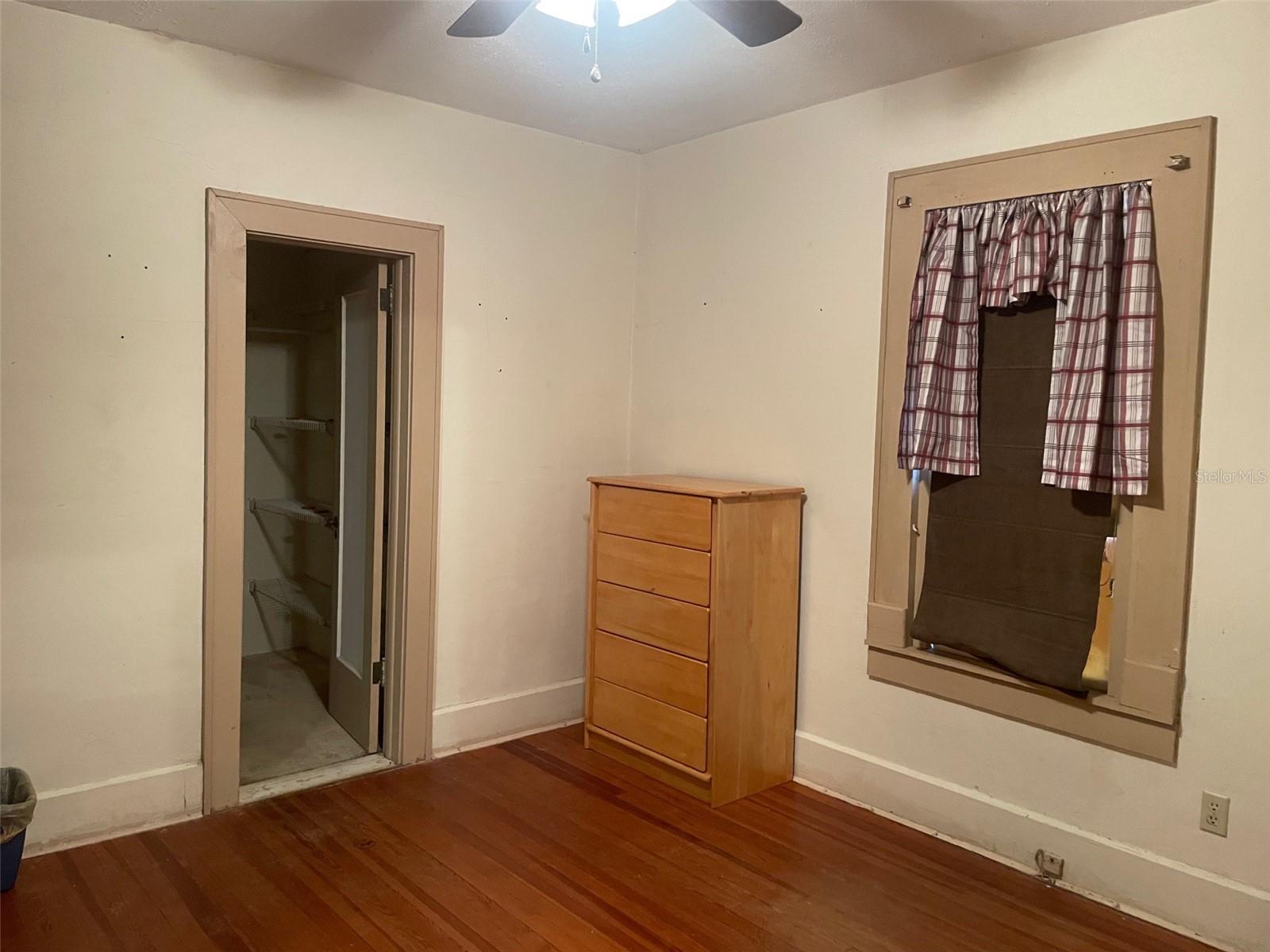 Image 11 of 20 For 4526 Burlington Avenue N